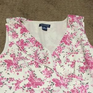 Ann Taylor Women size 6P pink floral tank with tan background EUCr
